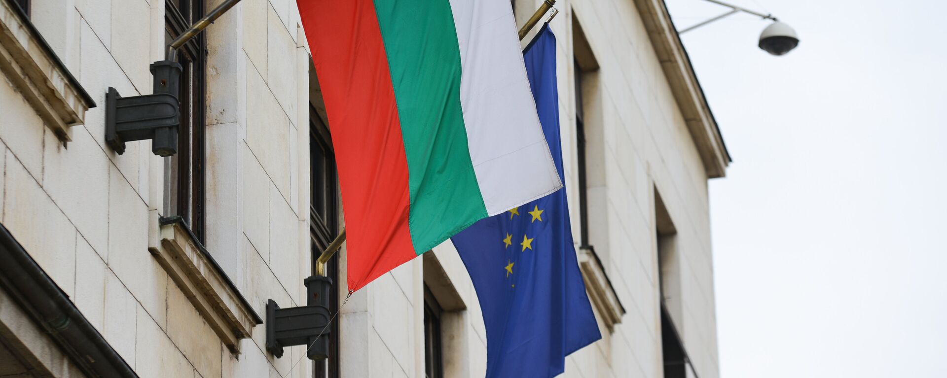 Banderas de Bulgaria y la UE - Sputnik Mundo, 1920, 03.07.2022