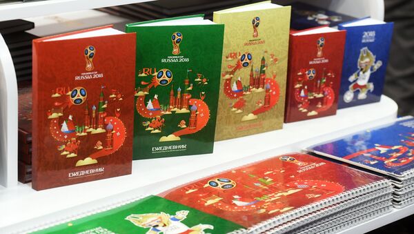 Cuadernos con el logo del Mundial 2018 - Sputnik Mundo