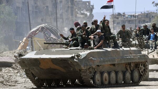 El Ejército sirio libera de los terroristas el campo de refugiados palestinos Yarmuk situado en el sur de Damasco - Sputnik Mundo