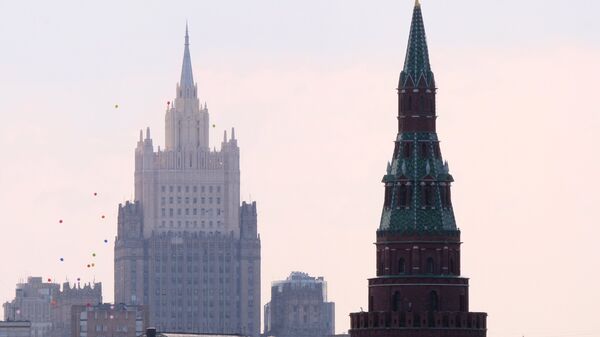 Una de las torres del Kremlin y el Ministerio de Asuntos Exteriores de Rusia (imagen referencial) - Sputnik Mundo