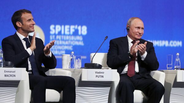 Presidente de Rusia,Vladímir Putin, y presidente de Francia, Emmanuel Macron - Sputnik Mundo