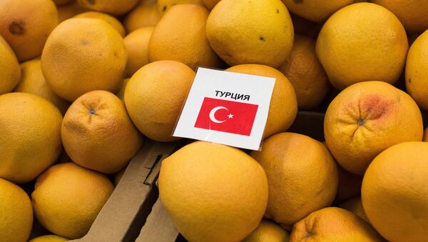 Naranjas turcas en un supermercado de Omsk, Rusia, imagen referencial - Sputnik Mundo