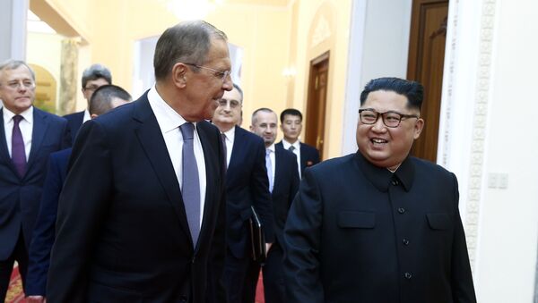 Reunión entre el ministro de Asuntos Exteriores de Rusia, Serguéi Lavrov, y el líder de Corea del Norte, Kim Jong-un - Sputnik Mundo