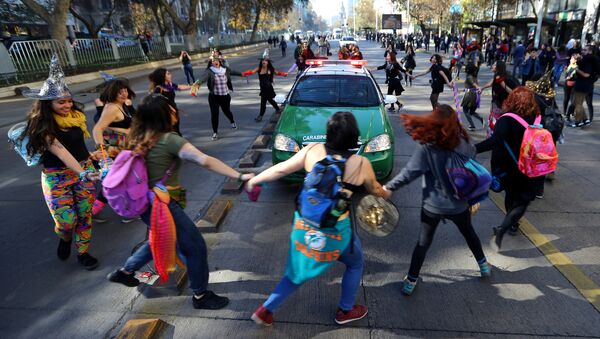 Marcha con demandas feministas en Chile - Sputnik Mundo
