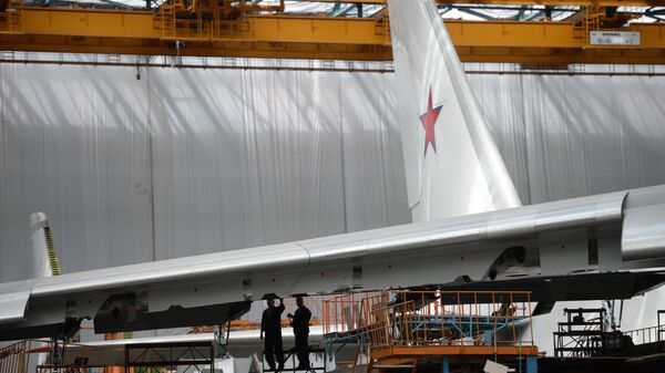 Un An-124 Ruslan en el taller de ensamblaje de la planta Aviastar-SP en Uliánovsk - Sputnik Mundo