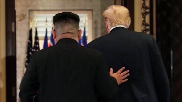 El líder norcoreano, Kim Jong-un, y el presidente de EEUU, Donald Trump - Sputnik Mundo