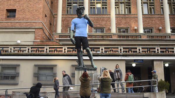 Una réplica de la escultura David en Montevideo - Sputnik Mundo