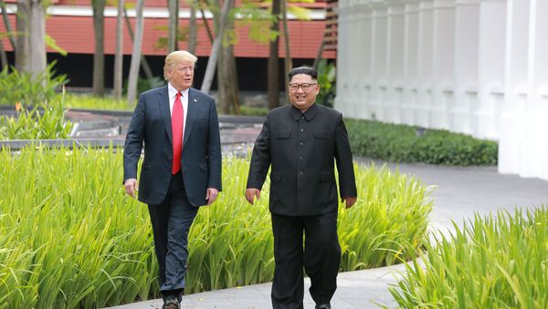 El presidente de EEUU, Donald Trump y el líder norcoreano Kim Jong-un - Sputnik Mundo