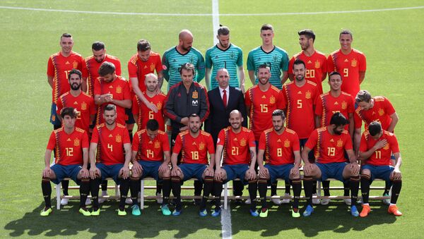Soccer Football - FIFA World Cup - Spain Squad Official Team Photo - Madrid, Spain - June 5, 2018 The Spain squad pose for a team photo - Sputnik Mundo