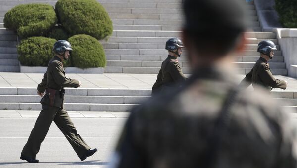Soldados de las dos Coreas en Panmunjom (Archivo) - Sputnik Mundo