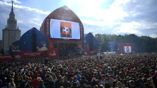 La zona del Fan Fest, situada en Vorobiovy Gory en Moscú - Sputnik Mundo