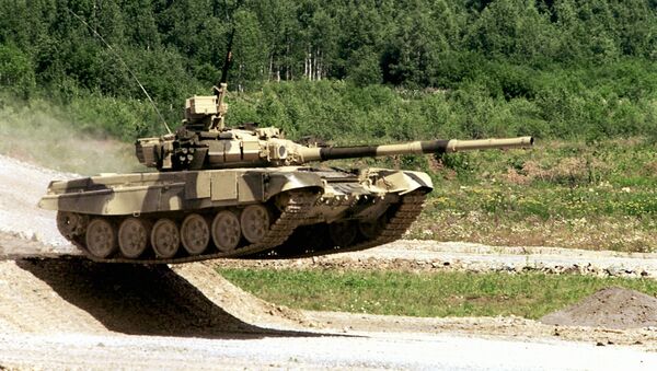 Un tanque T-90S durante maniobras militares - Sputnik Mundo