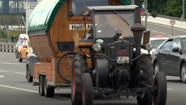 Desde Alemania al Mundial: un hincha llega a Moscú en un tractor de 1936 - Sputnik Mundo