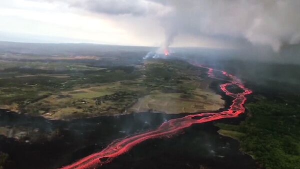 El volcán Kilauea continúa causando destrozos en Hawái tras 40 días de erupción - Sputnik Mundo