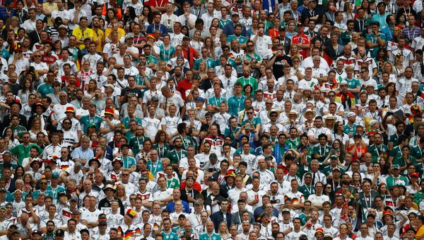 Los aficionados mexicanos en el estadio Luzhnikí durante el partido con Alemania - Sputnik Mundo