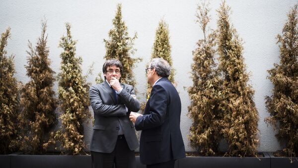 El expresidente de Cataluña, Carles Puigdemont, y el actual presidente del Gobierno catalán, Quim Torra - Sputnik Mundo