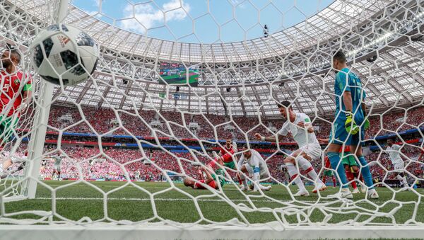 Cristiano Ronaldo anota un gol en el partido Portugal-Marruecos, por la fase de grupos de Rusia 2018. - Sputnik Mundo