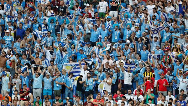 Aficionados uruguayos durante un partido del Mundial en Rusia - Sputnik Mundo