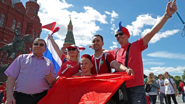 Hinchas en la Plaza Roja de Moscú - Sputnik Mundo