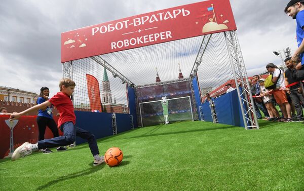 En la Plaza Roja de Moscú se abre el parque dedicado al Mundial de fútbol 2018 - Sputnik Mundo
