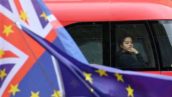 Las banderas del Reino Unido y la UE - Sputnik Mundo