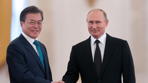 Presidente de Corea del Sur, Moon Jae-in, presidente de Rusia, Vladímir Putin - Sputnik Mundo