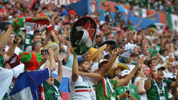 Los hinchas en el partido México-Corea del Sur - Sputnik Mundo