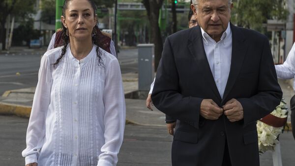 Claudia Sheinbaum y Andrés Manuel López Obrador, candidato a la presidencia de México - Sputnik Mundo