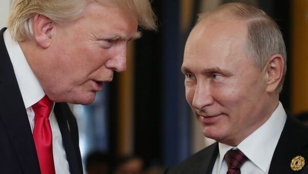El presidente de Rusia, Vladímir Putin, y su homólogo estadounidense, Donald Trump (archivo) - Sputnik Mundo