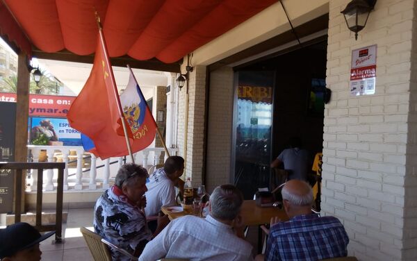 Los hinchas rusos en el bar en Torrevieja - Sputnik Mundo