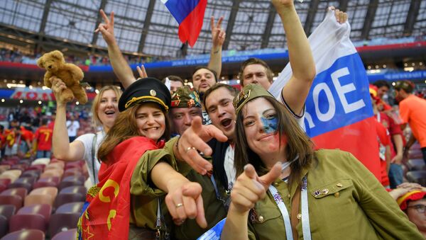 Locura en las calles de Moscú: Rusia celebra la victoria frente a España - Sputnik Mundo