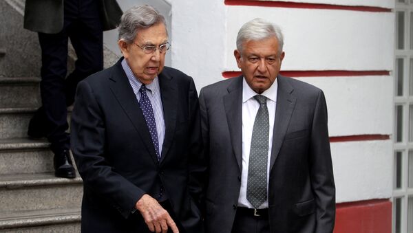El fundador del Partido de la Revolución Democrática, Cuauhtémoc Cárdenas, junto al presidente electo de México, Andréz Manuel López Obrador - Sputnik Mundo