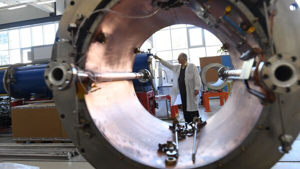 Un criostato del imán superconductor del tipo Nuclotrón - Sputnik Mundo