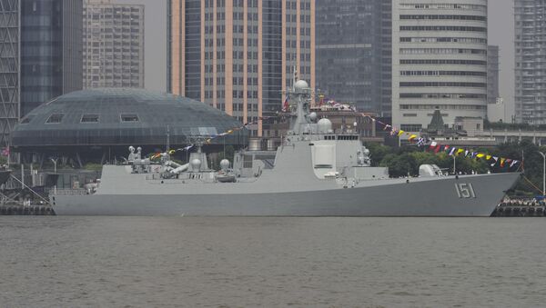 El destructor portamisiles chino Zhengzhou, donde Wei Huixiao es actualmente capitana interina - Sputnik Mundo