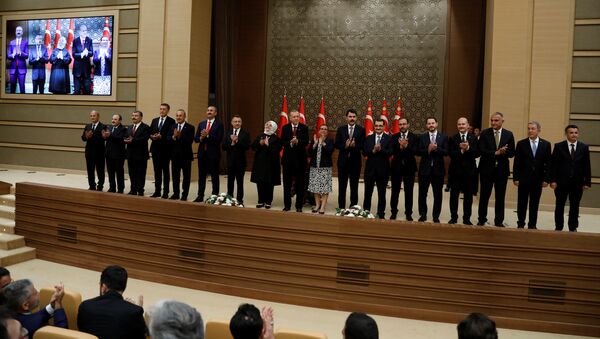 Recep Tayyip Erdogan, presidente de Turquía, junto a su nuevo Gabinete - Sputnik Mundo