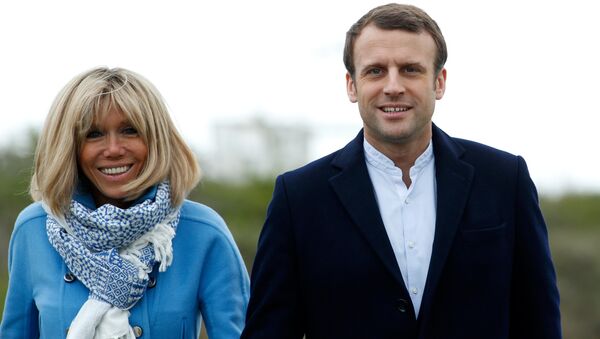 El presidente de Francia, Emmanuel Macron, y su esposa Brigitte - Sputnik Mundo
