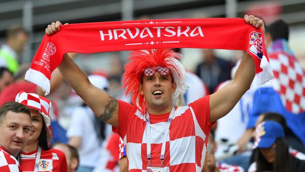 Un hincha de Croacia durante el Mundial de Rusia - Sputnik Mundo