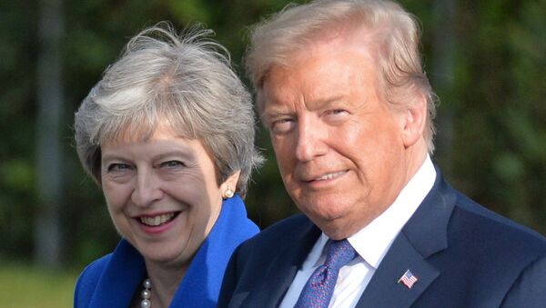 Primera ministra del Reino Unido, Theresa May, y presidente de EEUU, Donald Trump - Sputnik Mundo