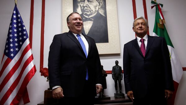 El secretario de Estado de EEUU, Mike Pompeo, y el presidente electo de México, Andrés Manuel López Obrador - Sputnik Mundo