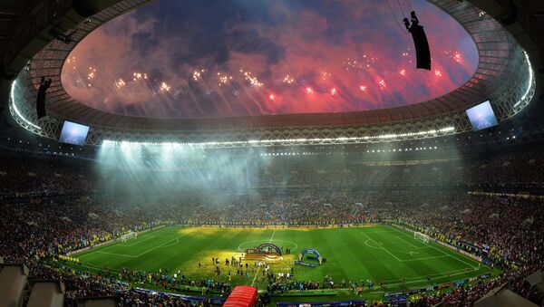 Fuegos artificiales después del partido final el Mundial - Sputnik Mundo