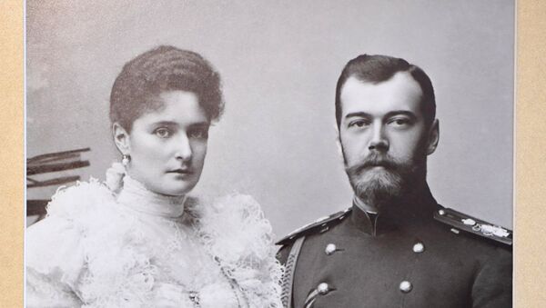 Zar Nicolás II con su esposa, Alexandra Fiódorovna - Sputnik Mundo