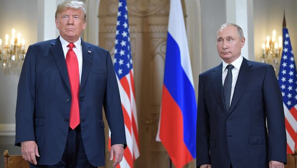 Donald Trump, presidente de EEUU y Vladímir Putin presidente de Rusia - Sputnik Mundo