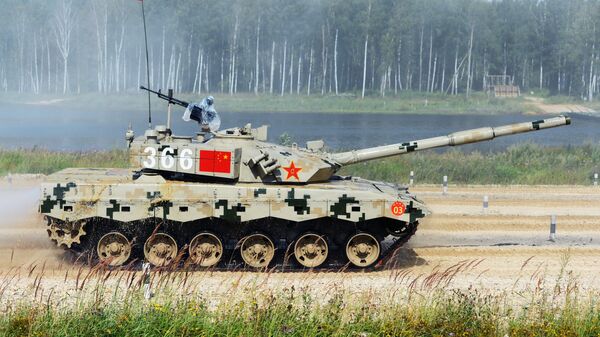 Un tanque chino en el Biatlón de Tanques - Sputnik Mundo