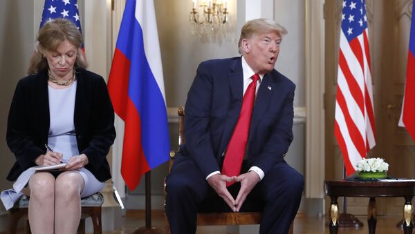 La intérprete de Donald Trump, Marina Gross, durante la reunión entre Rusia y EEUU - Sputnik Mundo