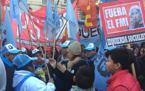 Manifestación contra el FMI y el ajuste en Argentina - Sputnik Mundo