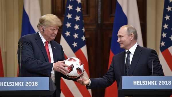 El presidente de Estados Unidos, Donald Trump y el presidente de Rusia, Vladímir Putin - Sputnik Mundo