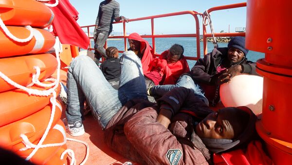Migrantes rescatados en las costas de España - Sputnik Mundo