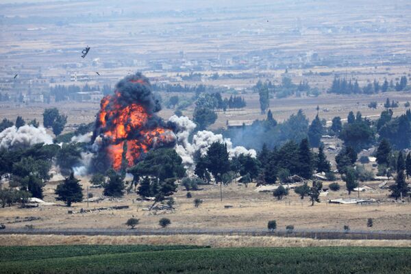 Una explosión en la ciudad siria de Al Quneitra. - Sputnik Mundo
