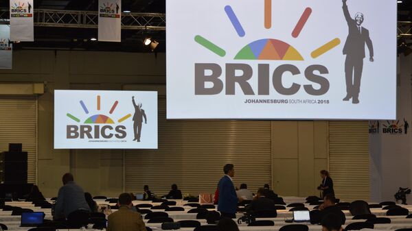 Logo de la cumbre de los BRICS en Sudáfrica (archivo) - Sputnik Mundo