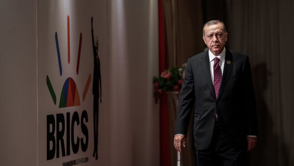 El presidente de Turquía, Recep Tayyip Erdogan, durante la cumbre de los BRICS en Johannesburgo - Sputnik Mundo